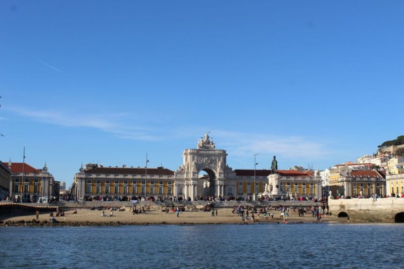 Lisbon: Sunset SpeedBoat Tour - FAQs