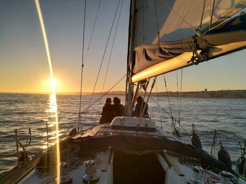 Lisbon: Sunset Tagus River Yacht Cruise with Drink - Key Points