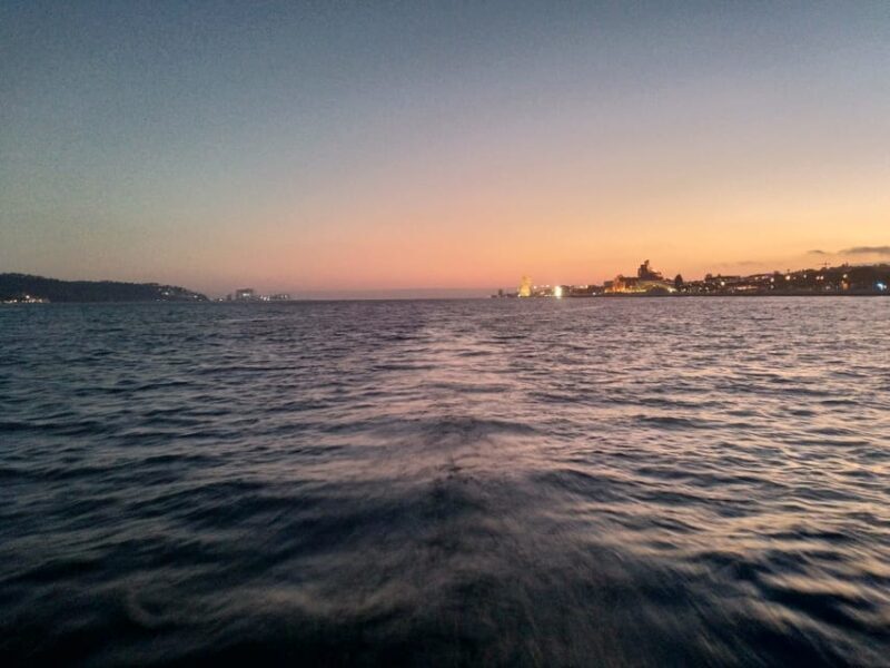 Lisbon: Sunset Tagus River Yacht Cruise with Drink - FAQ