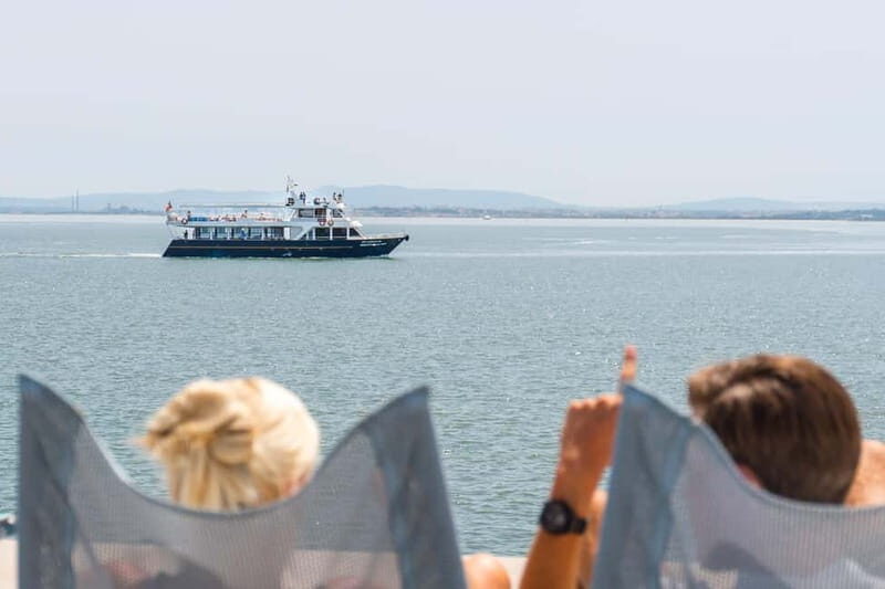 Lisbon: Tagus River New Year's Cruise with Live DJ - FAQ