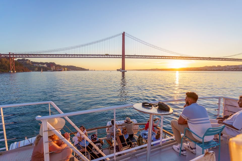 Lisbon: Tagus River Sunset Tour With Snacks and Drink - Scenic Highlights of Lisbon