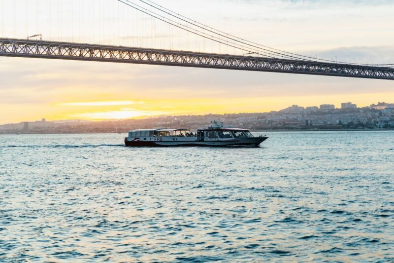 Lisbon: Tejo River Sunset Cruise with Welcome Drink - Key Points