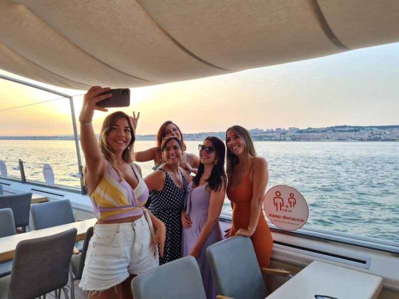 Lisbon: Tejo River Sunset Cruise with Welcome Drink - FAQ