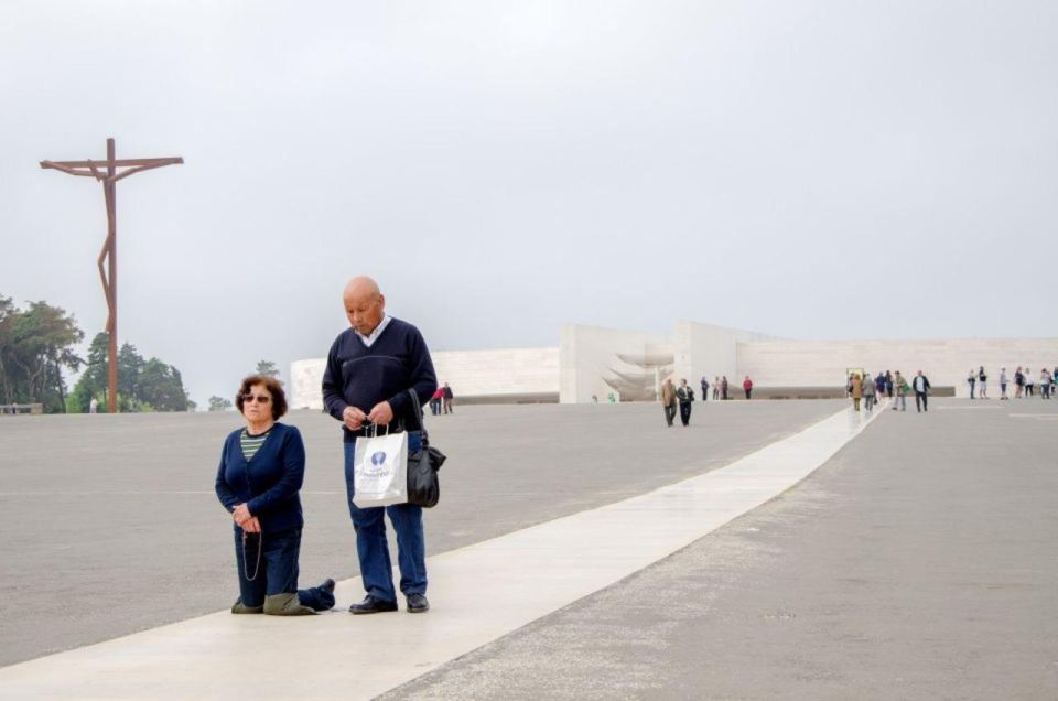 Lisbon to Fatima, Nazare and Obidos Day Trip - Obidos Medieval Town Exploration