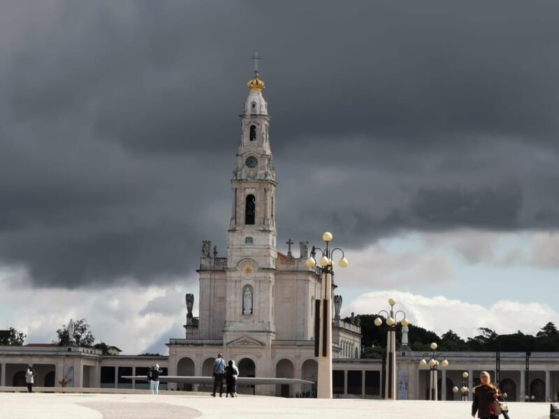 Lisbon to Fatima Nazaré and Óbidos Private Full Day Tour - Key Points