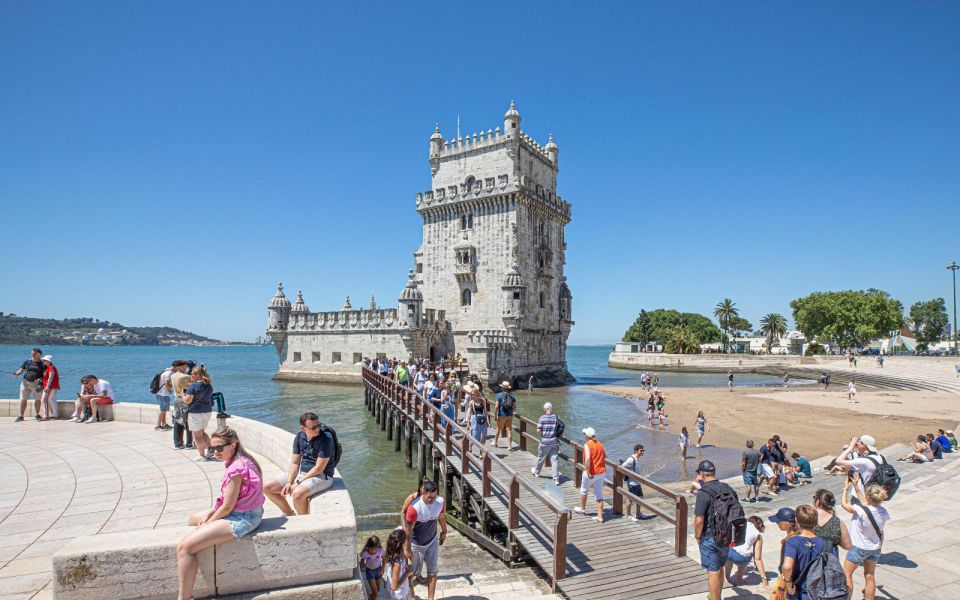 Lisbon to Porto With Óbidos-Nazaré-Fátima-Coimbra-Aveiro - Frequently Asked Questions