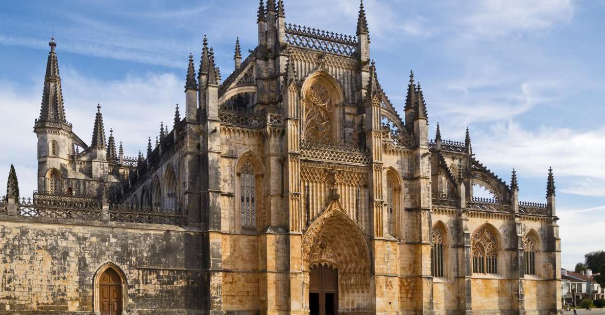 Lisbon: Tour Fátima, Batalha, Alcobaça, Nazaré and Óbidos - Learning About Fátima