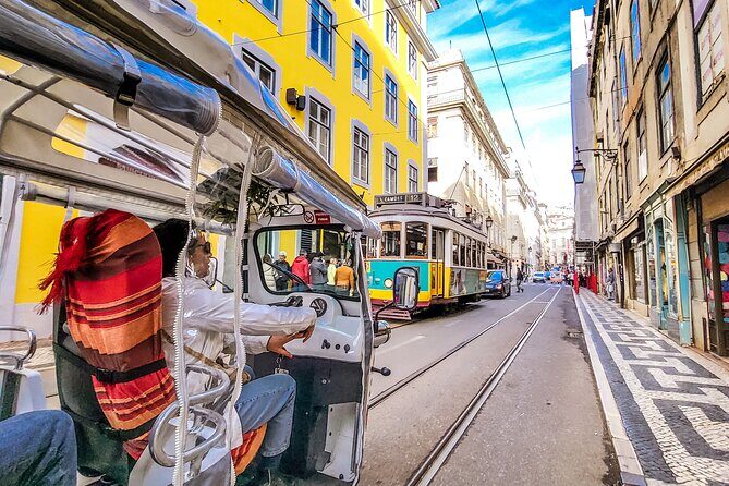 Lisbon tour Oldtown & Viewpoints on a tuktuk - FAQs