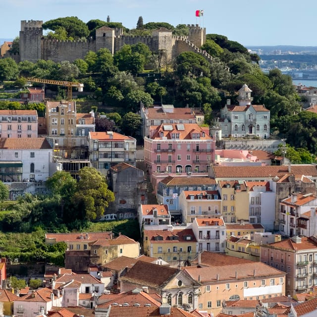 Lisbon Tour with a Local Guide. Private Car + walking tour - A Detailed Look at Your Lisbon Adventure