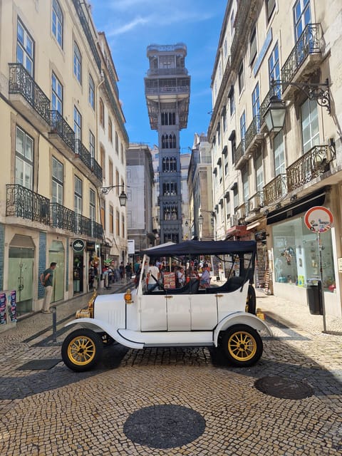 Lisbon: Tuk Tuk 1H30 Tour Old Town Complete with a Old Timer - Key Points