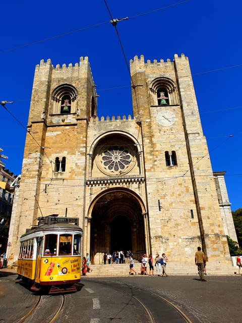 Lisbon: Tuk Tuk 1H30 Tour Old Town Complete with a Old Timer - Why This Tour Offers Good Value