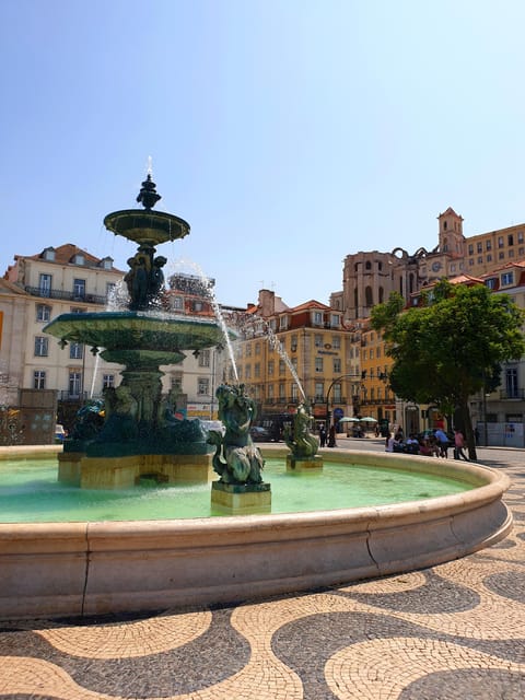 Lisbon: Tuk Tuk 2H Tour Lisbon with a Old Timer - Authentic Experiences and Tips