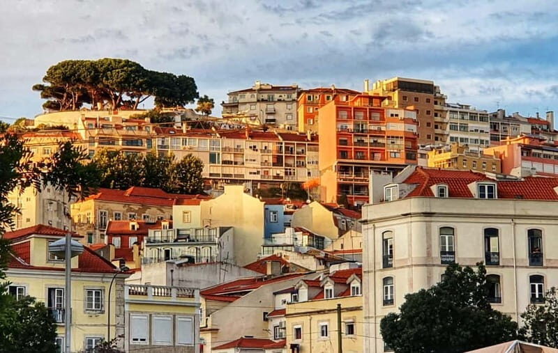 Lisbon: Tuk-Tuk Tour Historical Alfama old town private tour - Key Points