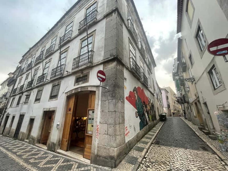 Lisbon: Walking Tour with Historic Tram 28 Ride & Tastings - Practical Details and Considerations