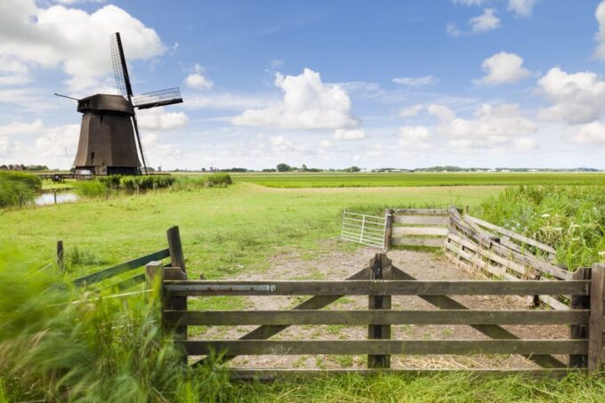Lisse: Drive-it-Yourself Dutch Countryside GPS Audio Tour - Scenic Route and Attractions