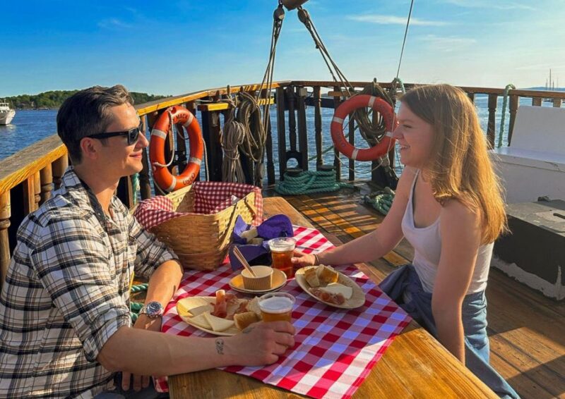 Live Music Cruise With Fjordstylebuffet of Shrimps - Live Music and Entertainment