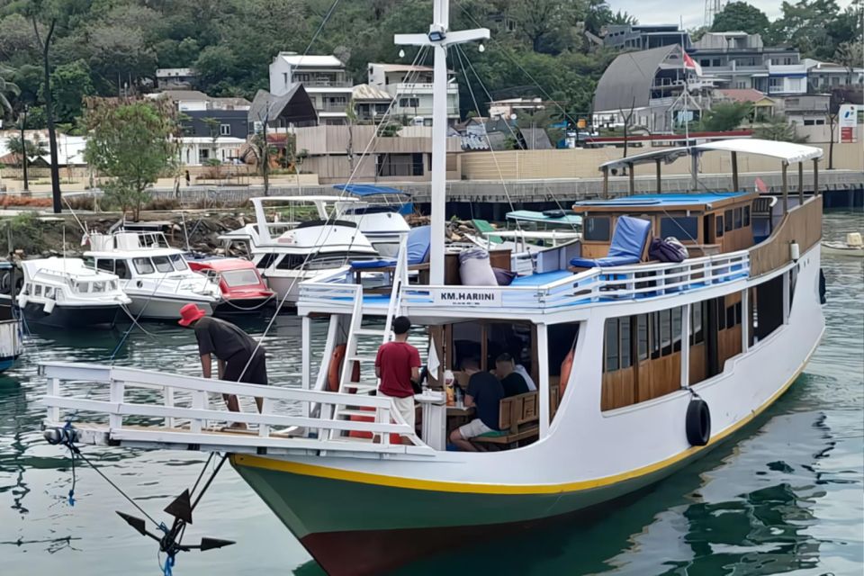 Liveaboard Komodo Tour 3 Days Private Boat - Island Hopping - Key Points