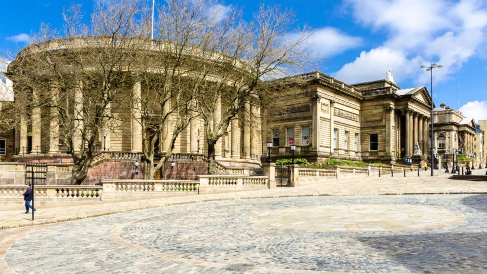 Liverpool: Best of Liverpool Sightseeing Private Taxi Tour - Expert Local Guides