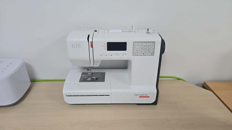 Liverpool: Sewing Machine Workshop with Tea and Cake - An Authentic and Enjoyable Creative Break in Liverpool