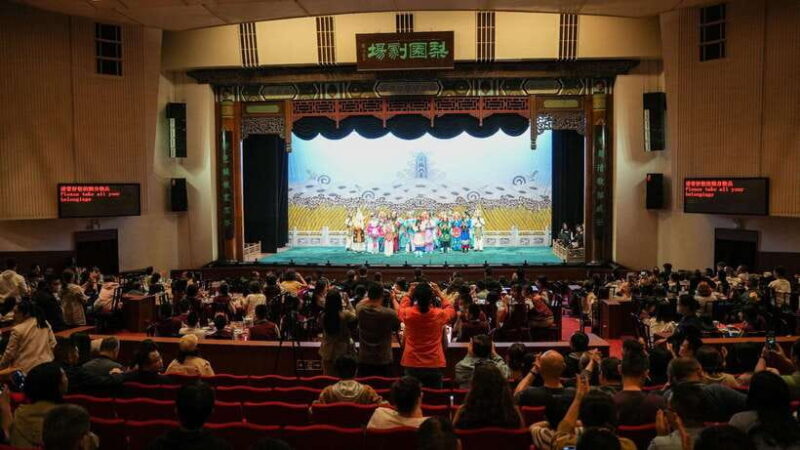 Liyuan Theater Beijing Opera Show Tickets - What Makes the Liyuan Theater Experience Unique?