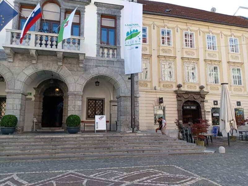 Ljubljana: Old Town Guided Walking Tour in French - Key Points