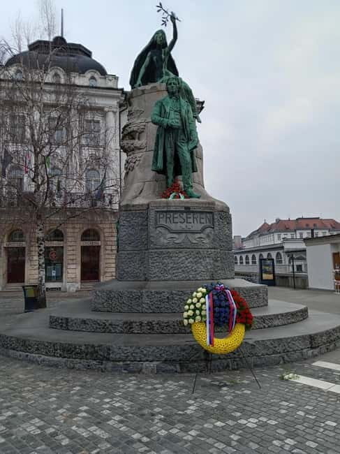 Ljubljana: Old Town Guided Walking Tour in French - A Stroll Through Ljubljana’s Historic Heart