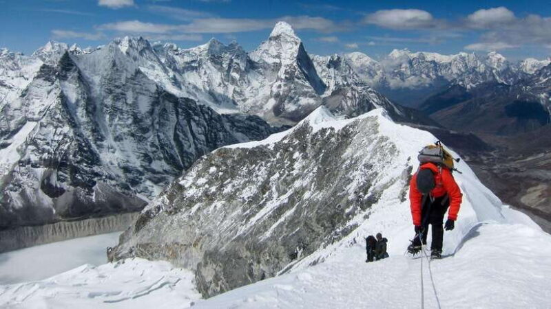 Lobuche Peak Climbing with EBC TREK-18 Days - Key Points