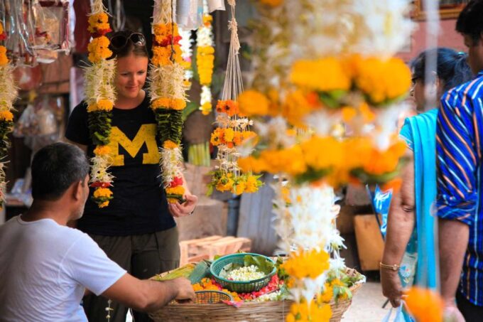 Local Transport & Dabbawallah Tour - What to Expect