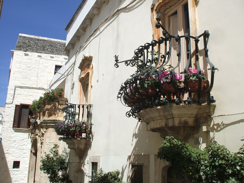 Locorotondo: Private Tour of a Place to Fall in Love - Languages Offered