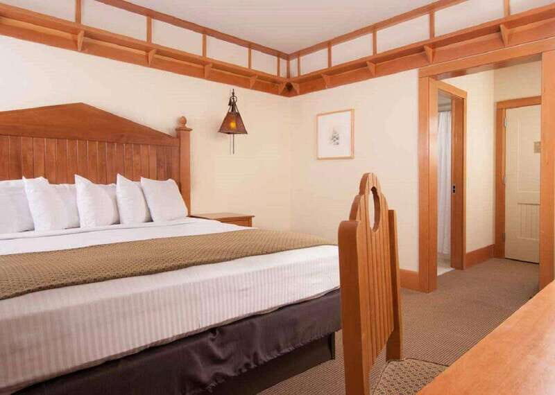 Lodging at Old Faithful Yellowstone & Grand Teton 4-Day Tour - Transportation, Comfort, and Group Size