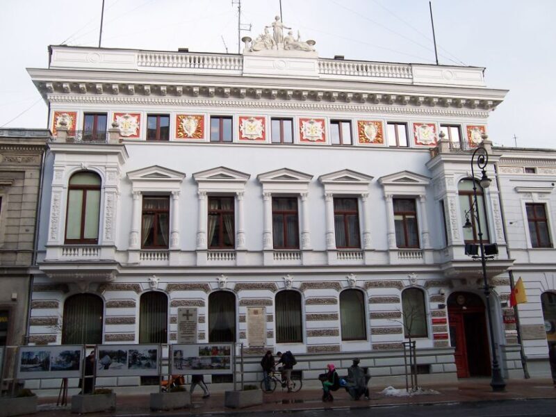 Lodz Old Town Manufaktura Highlights Private Walking Tour - Pricing and Value