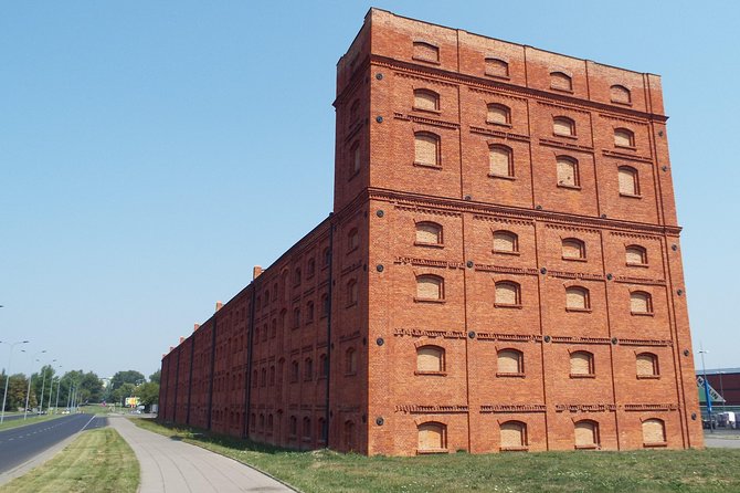Lodz Old Town Manufaktura Highlights Private Walking Tour - Meeting and Pickup Details