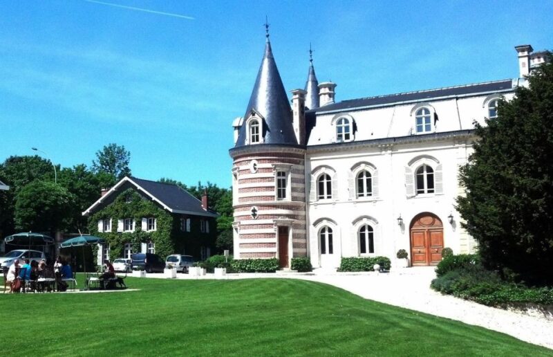 Loire Castles: Private Round Transfer From Paris - Transportation Details