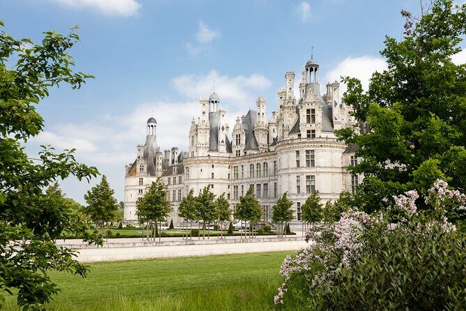 Loire Valley Chambord Castle and Wine Tasting from Paris - FAQs