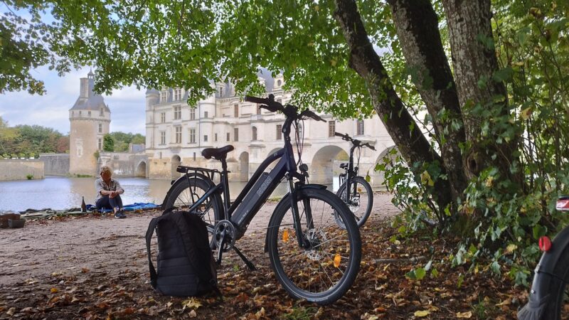 Loire Valley Royal Getaway: E-Bike Ride & Stay in a Château - Meeting Point and Transportation