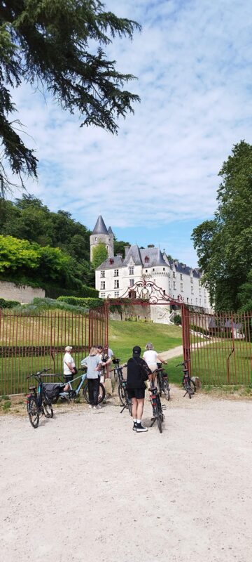Loire Valley Royal Getaway: E-Bike Ride & Stay in a Château - Participant Requirements