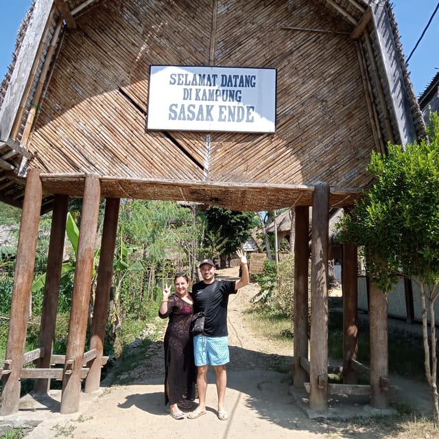 Lombok : Culture & South Beach Private Day Tour - Sukarara Village