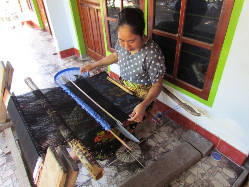 Lombok: Half Day City and Pengsong Countryside Biking Tour - Highlights of the Tour