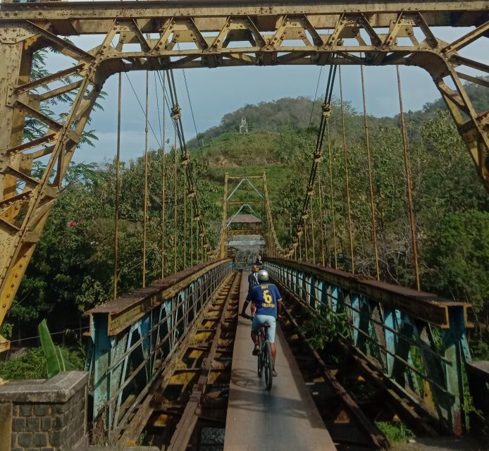 Lombok: Half Day City and Pengsong Countryside Biking Tour - Pengsong Temple Visit