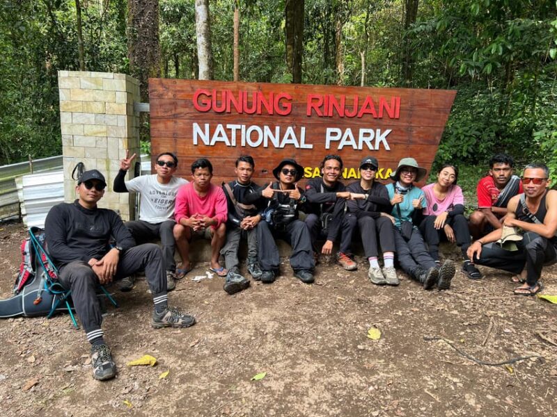 Lombok: Mount Rinjani Climbing Adventure With Local Guide - Safety and Environmental Practices