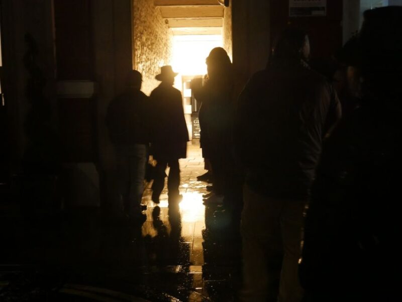 London: 2-Hour Ghost Walking Tour - Supernatural Souvenir Opportunity