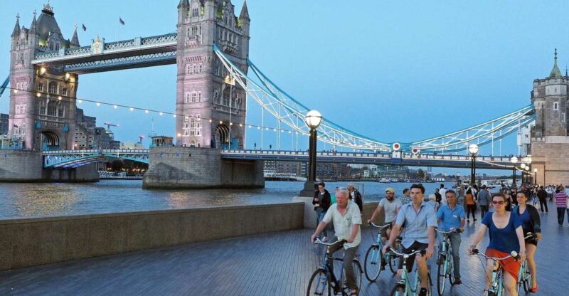 London: 3-Hour Sunset Bike Tour - Unique Tour Experience