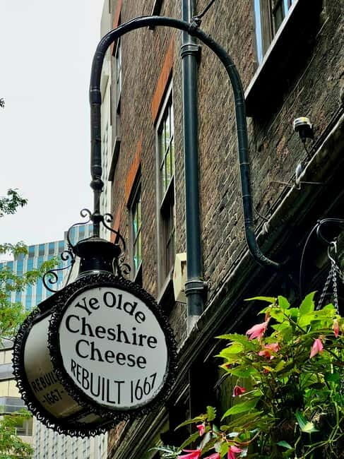 London: Ale, Ink & Justice Walking Tour - Authentic Exploration of London: Ale, Ink & Justice Walking Tour