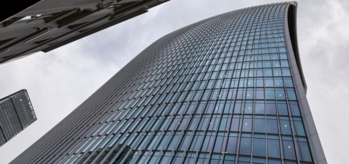 London: App-Based Walking Tour With 30 Stops - Navigating the Tour Route