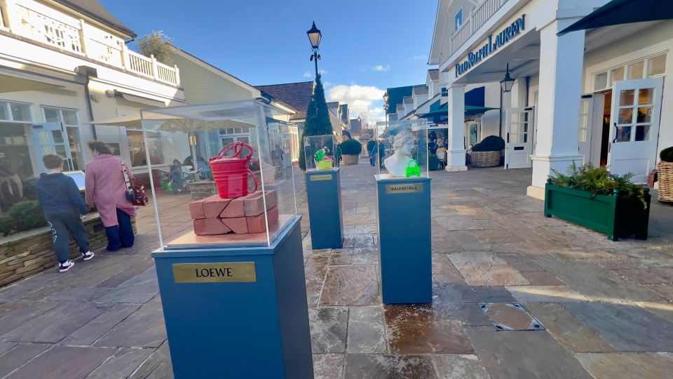 London: Bicester Village Private Vehicle Round Trip Transfer - Key Points