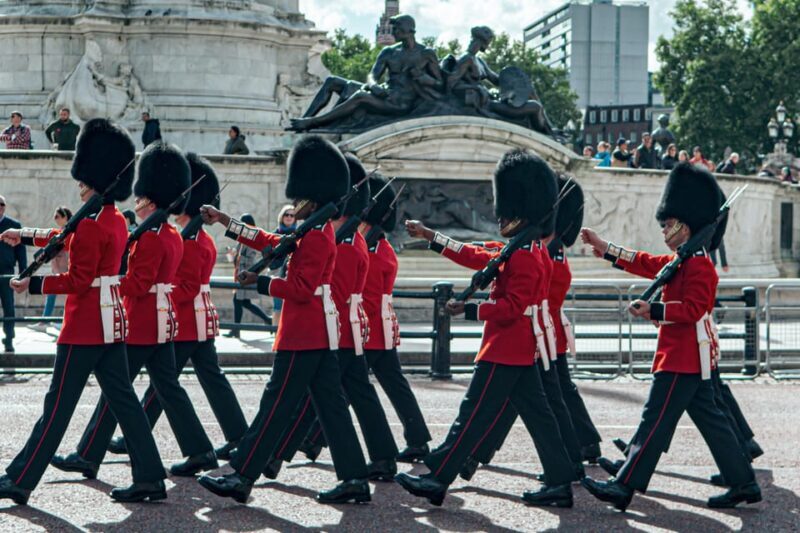 London: Buckingham Palace and Changing of the Guards Tour - Key Points