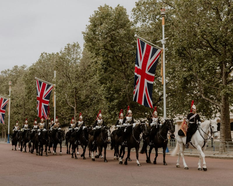 London: Buckingham Palace and Changing of the Guards Tour - Authenticity and Value