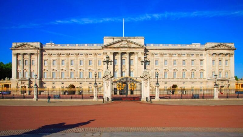 London: Buckingham Palace & Changing of the Guard Experience - Discovering Royal Palaces and Parks