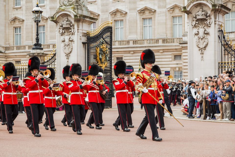 London: Buckingham Palace Entry & Changing of the Guard Tour - Itinerary and Experience