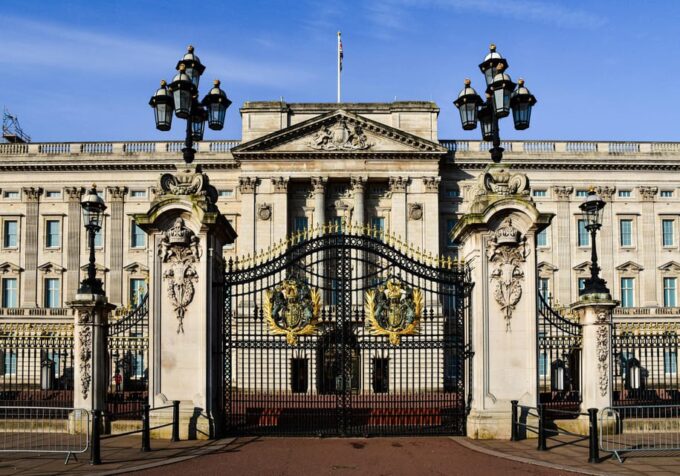 London: Changing of the Guard Experience and Landmarks Tour - Tour Guide Insights